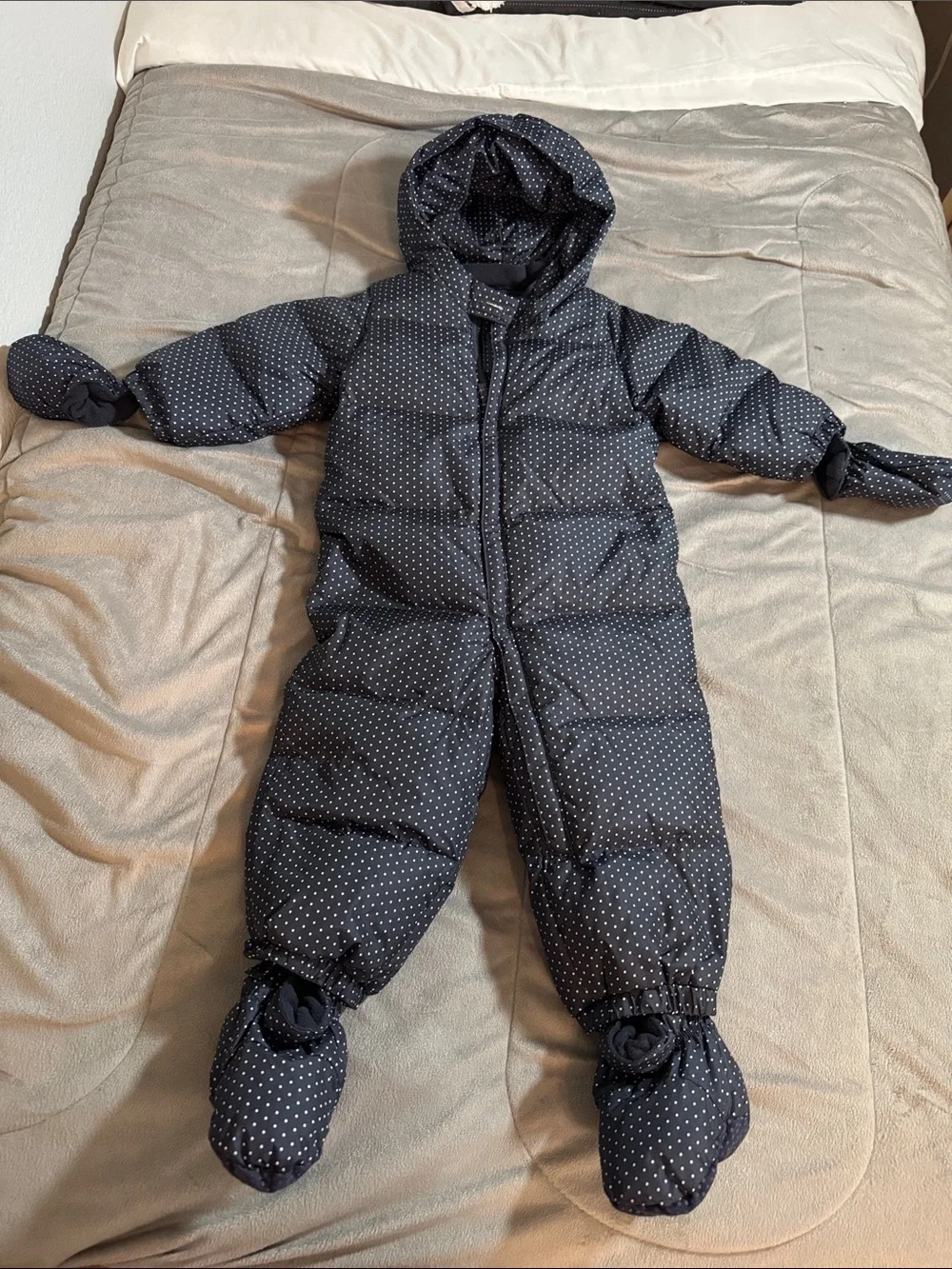 Gap Baby Toddler Navy down filled Polka Dot Puffer One-Piece Snowsuit 18/24 mo